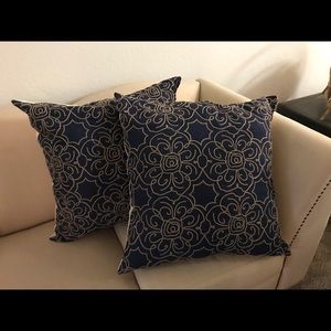 Decorative pillows